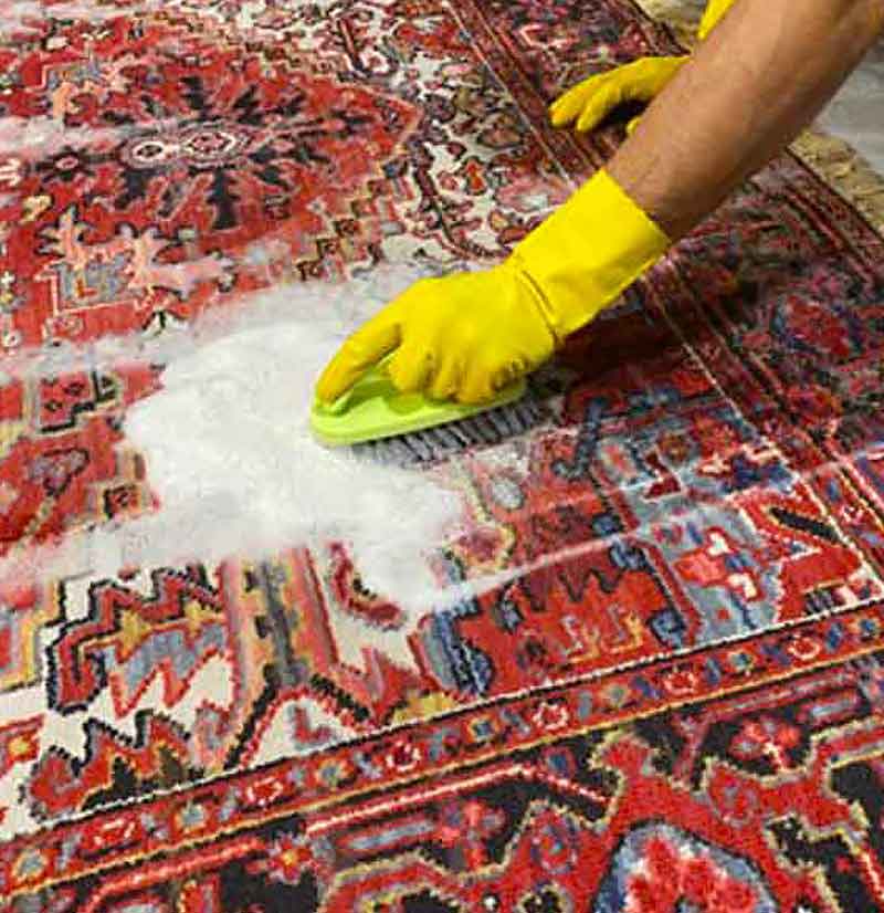 Nettoyage de tapis - L'Atelier ORIENTAPIS PRESTIGE sur Paris et les alentours : Dépoussiérage, déssablage, fixation des couleurs des tapis anciens, nettoyage artisanal de tapis à la main, désinfection naturelle, séchage contrôlé, Inspection finale .  Rénovation de tapis après les dégâts des animaux, mites ...   Intervention sur Paris et les alentours Orientapis Prestige